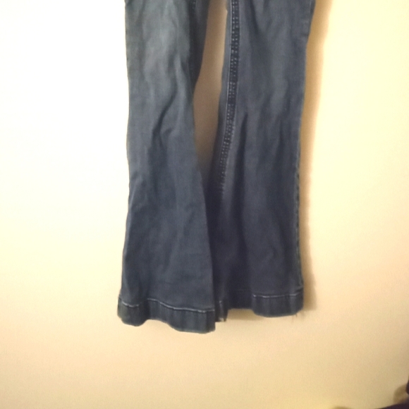 Free People Vintage Frazzled Hem 1970s Original Bell Bottoms Blue Jeans- Size 28 - Picture 7 of 8